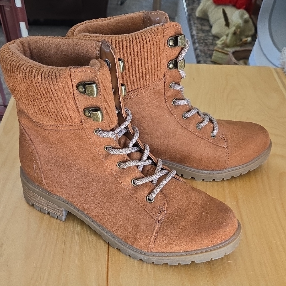 Universal Thread Danica Lace-Up Boots